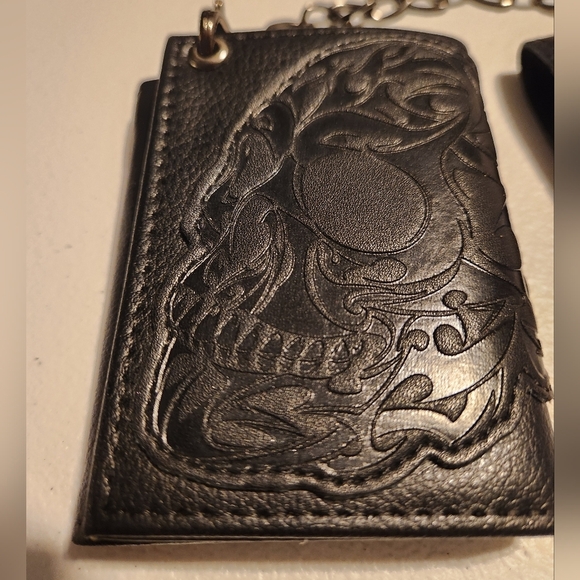 Spencer's Black Embossed Skull Wallet with Chain - Picture 6 of 12